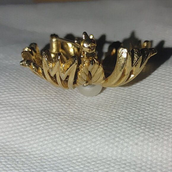 Lisner Faux Pearl Accents Leaf Gold Tone Brooch Pin Vintage Round Stamped Signed - Picture 3 of 9
